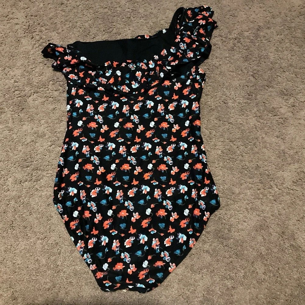 DKNY Swimsuit Bathing Suit Women's Size 8 Black Floral Ruffle One Shoulder
